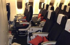 Стюардесса выложила фотографии самых отвратительных пассажиров самолетов