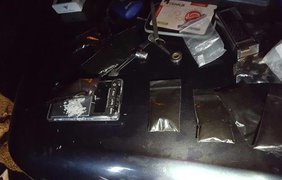 в Ужгороде полиция задержала авто с оружием и наркотиками