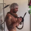 Житель Австралии снял видео о дружбе со змеей