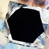 Чернейший материал в мире превращает вещи в черные дыры