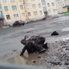 В России двое мужчин подрались в грязи из-за Украины (видео)