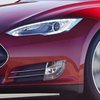 Автомобиль Tesla паркуется без водителя (видео)