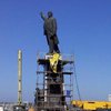 В Запорожье сносят самый большой памятник Ленину (фото, видео)