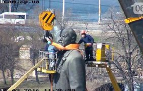 В Запорожье снесли самый большой в Украине памятник Ленину / Фото: городской сайт Запорожья