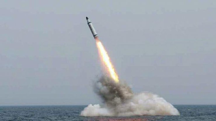Ракета пролетела 800 километров и упала в Японское море