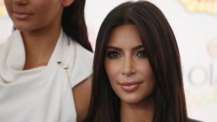 Ким Кардашьян и другие звезды выпустили косметику ради благотворительности