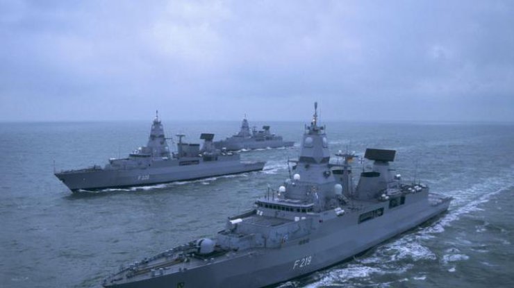 В учениях были задействованы четыре военных корабля