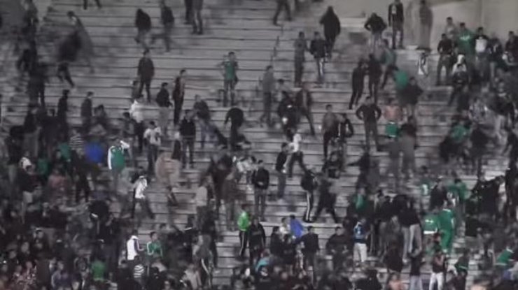 На стадионе начались беспорядки, которые продолжились за его пределами