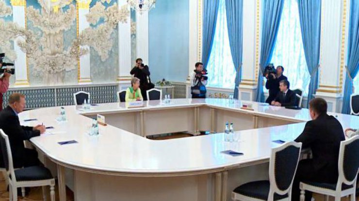 Переговорщики в Минске не могут договориться по нескольким пунктам