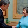 Порошенко обещает матери Савченко давить на Россию