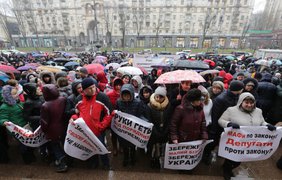 В Киеве митингуют против запрета продажи алкоголя в киосках