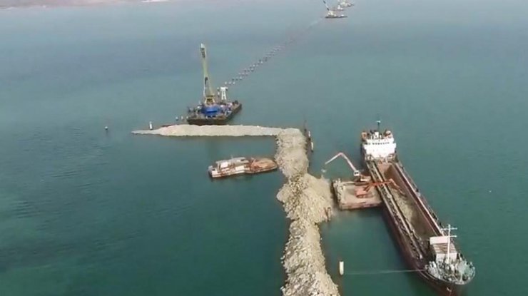В России задержали повредивший "Крымский мост" корабль Турции 