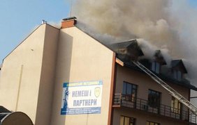 В центре Ужгорода загорелось здание нотариуса