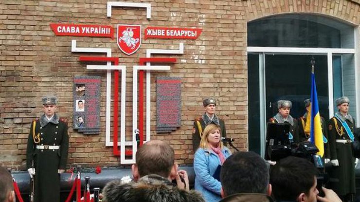 Мемориал в знак благодарности беларусам посвящен Михаилу Жизневскому