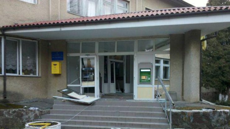 В Ивано-Франковске взорвали банкомат. Фото: Галка