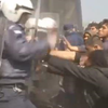 В Греции беженцы устроили массовую драку с полицией (видео)