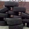Под прокуратуру Одессы сносят шины (видео)