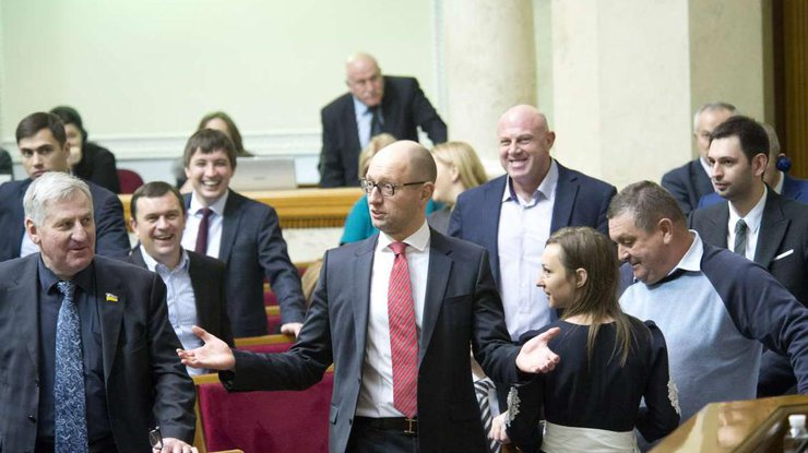 Геращенко заявил, что переход депутата во фракцию должен происходить с соблюдением законов