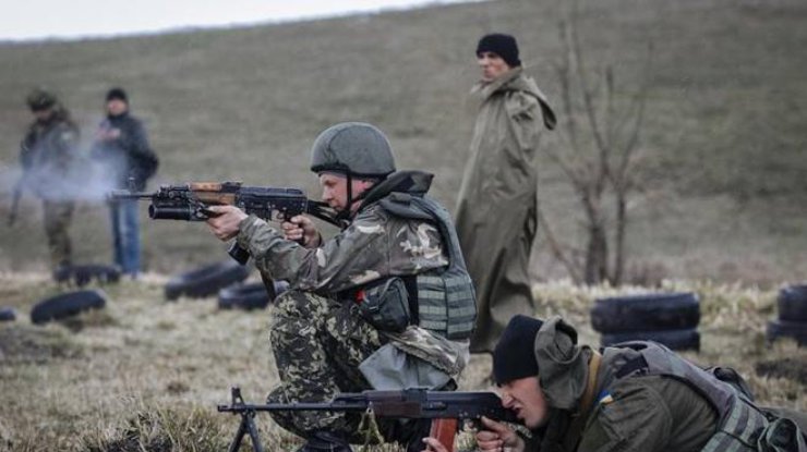 По опорным пунктам сил АТО в районе Марьинки, Лебединского и Павлополя боевики вели огонь из гранатометов
