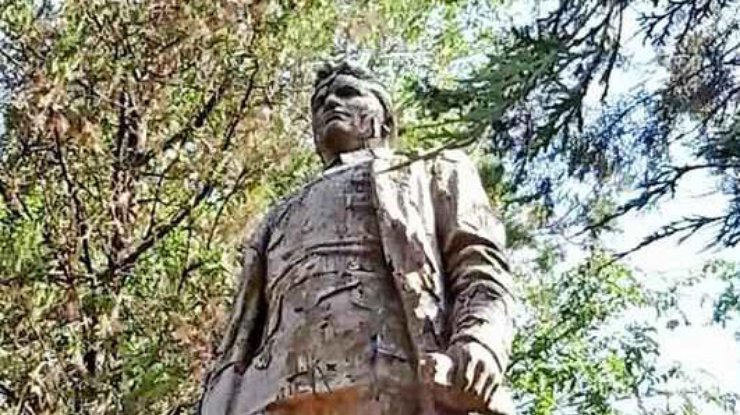 В Запорожской области продали памятник Кирову через интернет