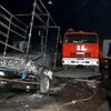 В Днепропетровске пожар уничтожил десятки авто (фото, видео)