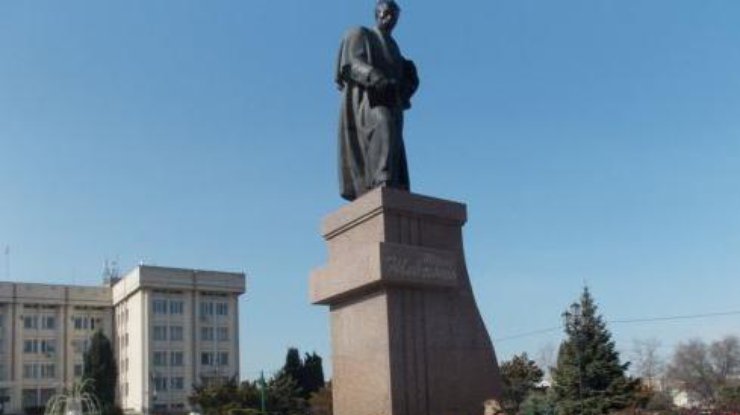 В Севастополе принесли цветы к памятнику Тараса Шевченка