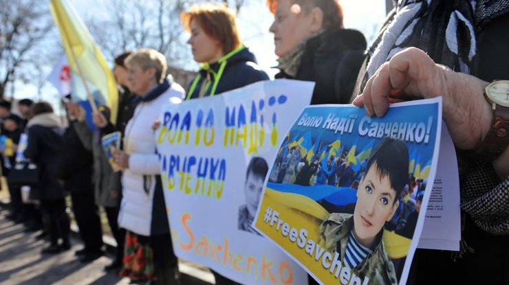 В Сумах состоялся флеш-моб в поддержку Надежды Савченко 