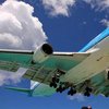 Смертельно опасную посадку самолетов над туристами показали в 3D
