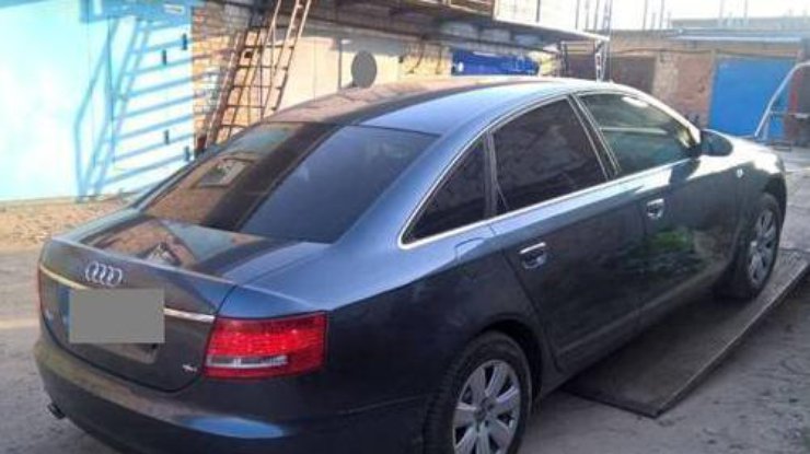 Полиция обнаружила авто в одном из гаражей Киева 