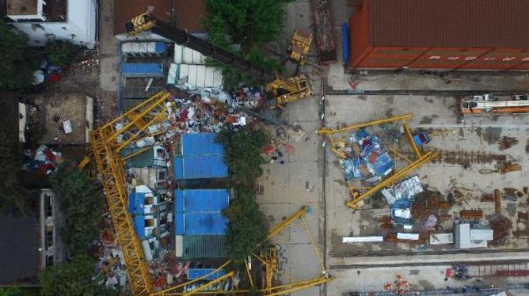 В Китае грузоподъемный кран убил 18 человек