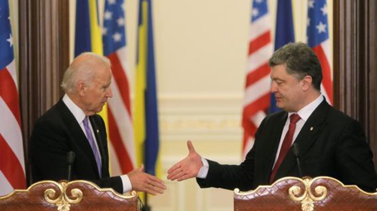 "Порошенко и Байден договорились о подписании соглашения по третьему траншу