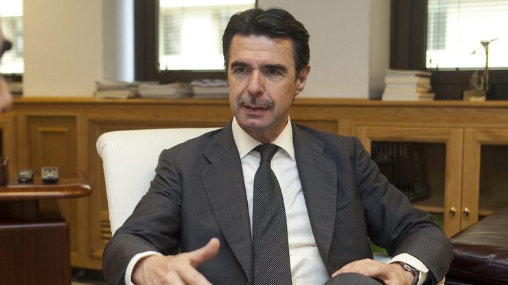 Министр промышленности Испании отказался и от своего места в парламенте страны