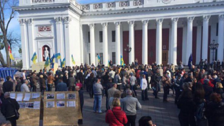 В Одессе митингуют против мера 