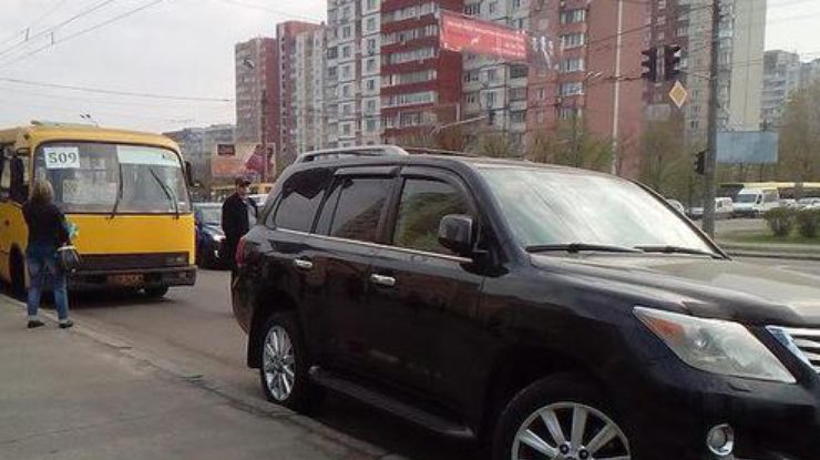 Водитель "Богдана" зацепил иномарку