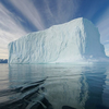 От Антарктиды откололись два огромных айсберга