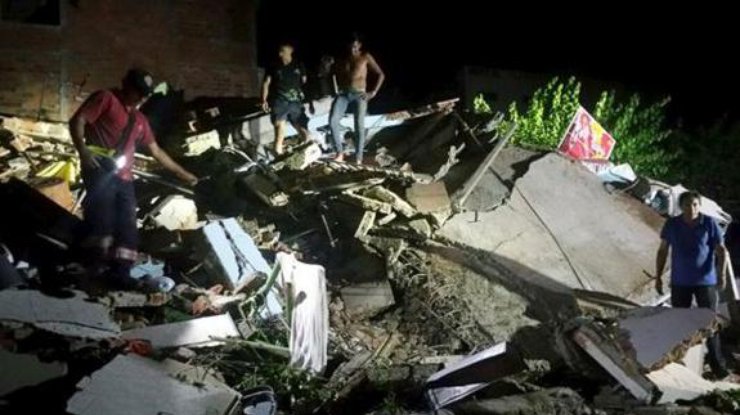 После землетрясения в Эквадоре погибли более 230 человек