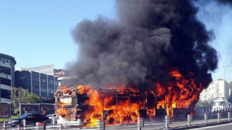 В Стамбуле взорвался автобус