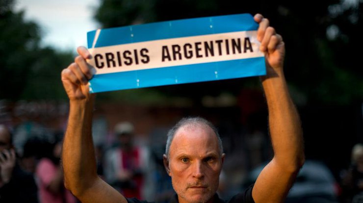 Аргентинское правительство продало новые облигации на сумму около 15 миллиардов долларов