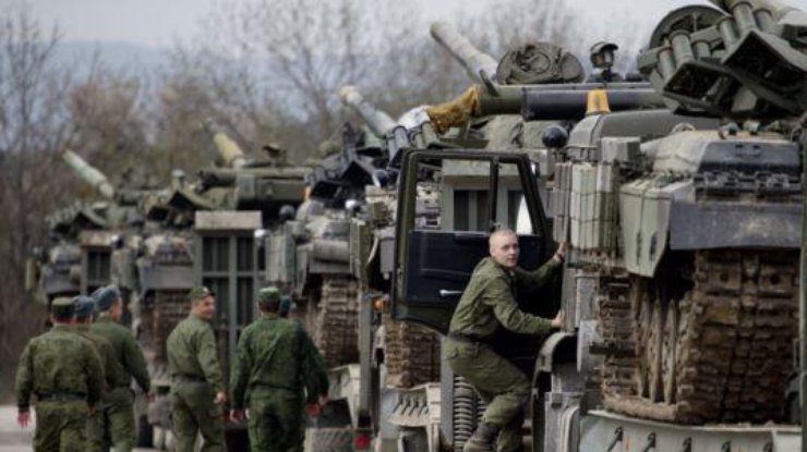 Военные колонны следуют из России небольшими группами по три машины