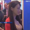 На ярмарку в Китаї представили людиноподібних роботів 