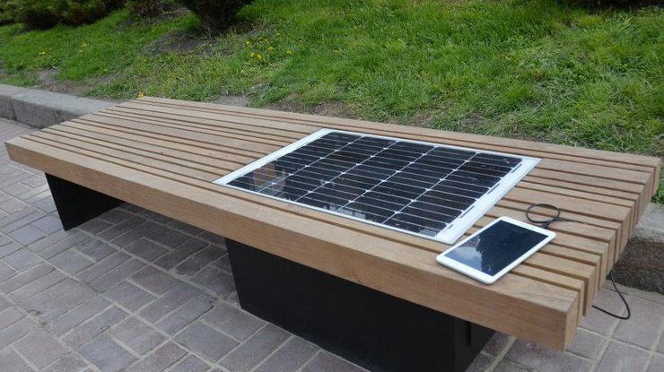 С помощью встроенной солнечной панели от скамейки можно будет зарядить телефон
