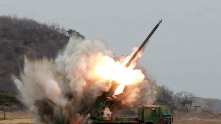 Северная Корея разместила около 300 новых реактивных систем залпового огня вдоль границы демилитаризованной зоны