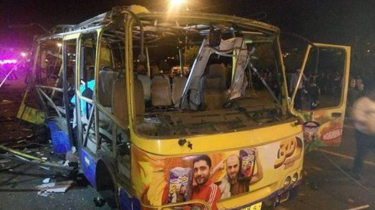 В Ереване от взрыва автобуса погибли трое
