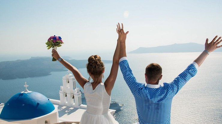 В Турции на свадьбе молодожены не удержались на лодке 