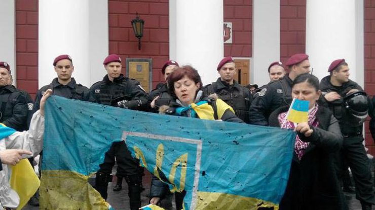 Протесты против мэра Одессы закончились потасовкой
