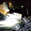 В Киеве обрушилась стена на автомобиль (фото)