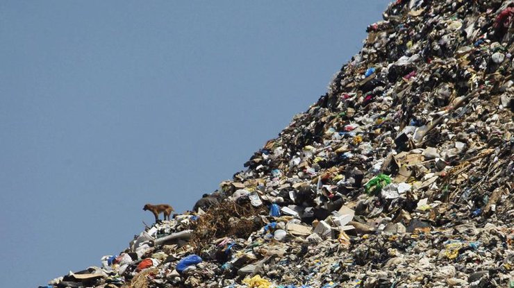 В Гватемале погибли четыре человека из-за обвалившейся горы мусора