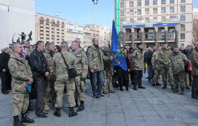 Люди пришли на Майдан попрощаться с героем / Фото: "Громадське радіо"