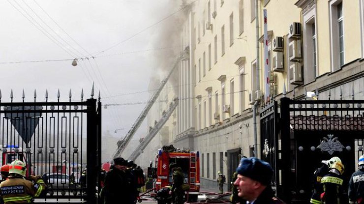 В центре Москвы горит здание министерства 