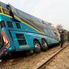 Поезд протаранил туристический автобус в Таиланде (фото, видео)